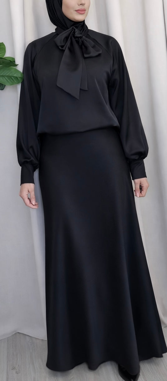 Satijn Rok
Elegant, vrouwelijk & tijdloos ✨