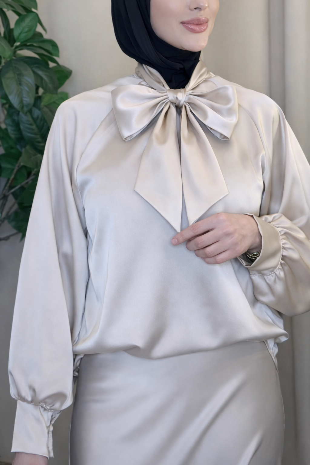 Satijnen strikblouse elegant, comfortabel & tijdloos 💫