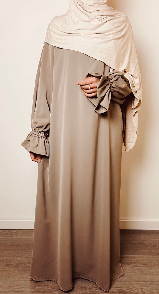 Zachte abaya met elegante mouwen 💫