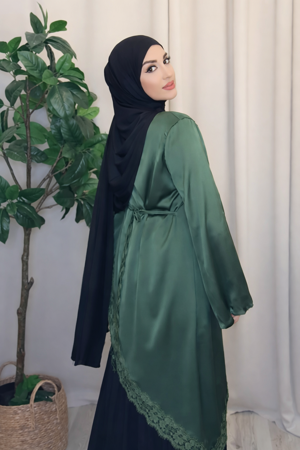 Noor Satijnen Jurk met Kant | Elegant & Vrouwelijk ✨